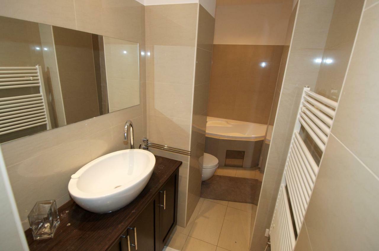Apartman Carolinum プラハ エクステリア 写真